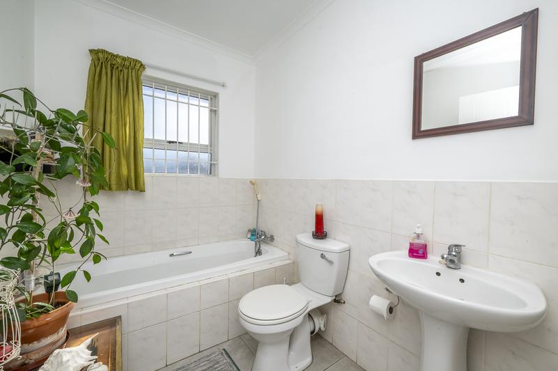 3 Bedroom Property for Sale in Uitzicht Western Cape